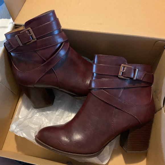 cloudwalkers Shoes - CloudWalker by Avenue, Burgundy Marisol ankle boot